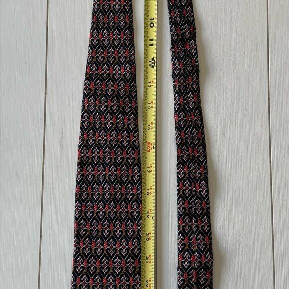 Nina Ricci Black and Red Silk Fabric with Intricate Design - Picture 6 of 7